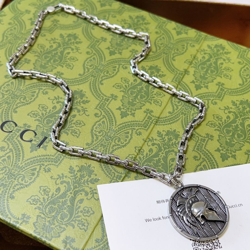 G*u*i necklaces